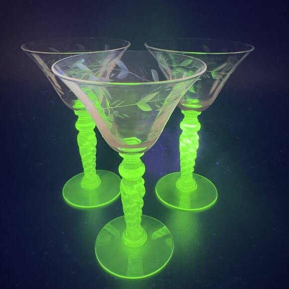 Vintage Uranium Stemware Glasses Cups Clear Etched UV Glowing Cups Barware Set 3 - Picture 10 of 16